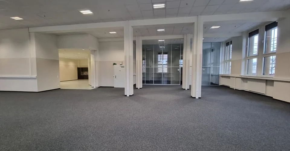 A louer surface de bureaux de 363 m2 avec coin cuisine