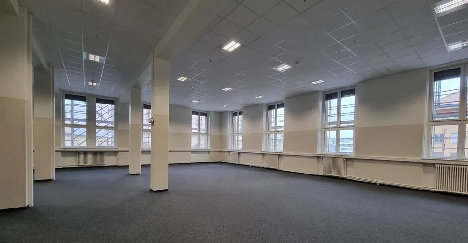 A louer surface de bureaux de 363 m2 avec coin cuisine
