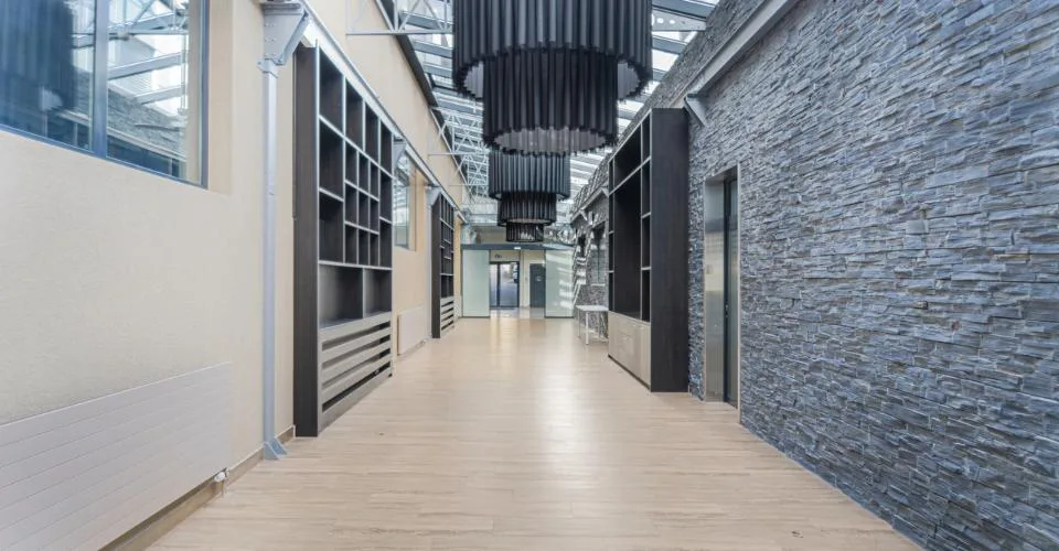 Bureau-atelier 120 m2 - Proche autoroute et transport