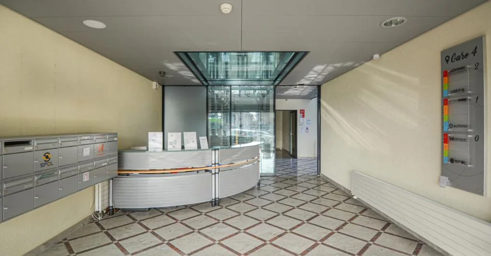 Bureau-atelier 173 m2 - Proche autoroute et transport