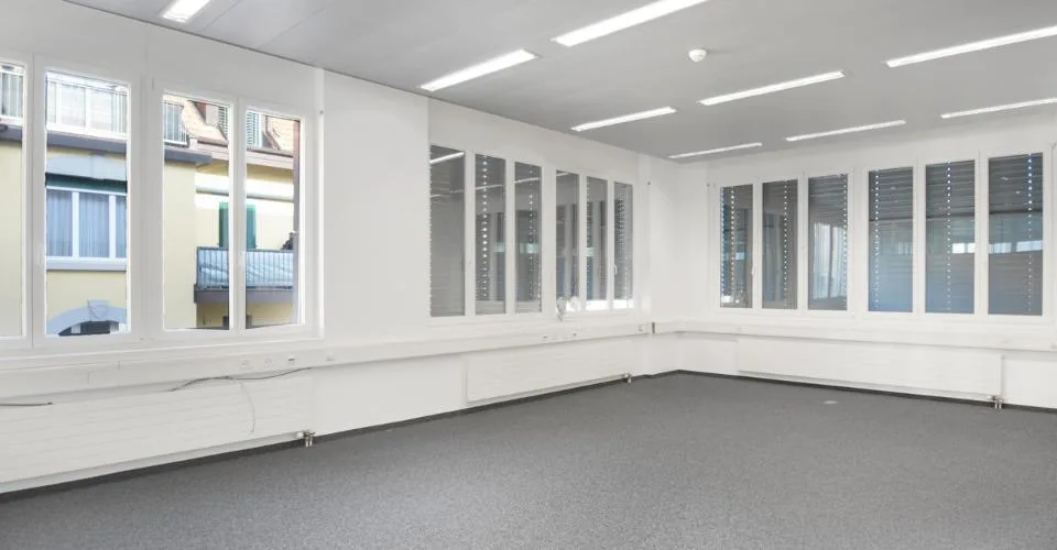 Bureau-atelier 173 m2 - Proche autoroute et transport