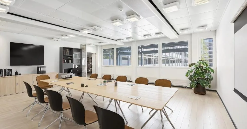 Surfaces administratives aménagées aux Charmilles