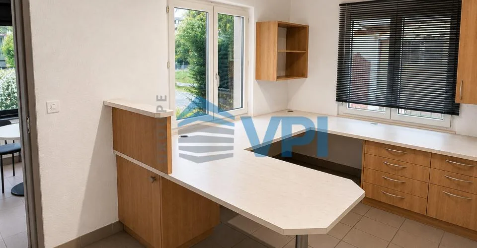 Cointrin - Beau bureau de 120 m2 avec espaces de stockage et places de parking