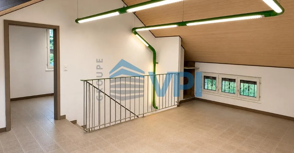 Cointrin - Beau bureau de 120 m2 avec espaces de stockage et places de parking