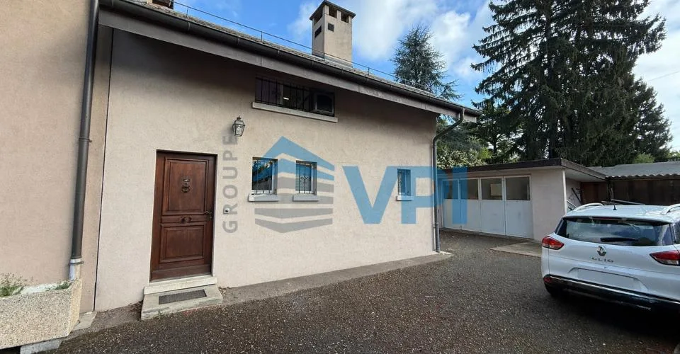 Cointrin - Beau bureau de 120 m2 avec espaces de stockage et places de parking