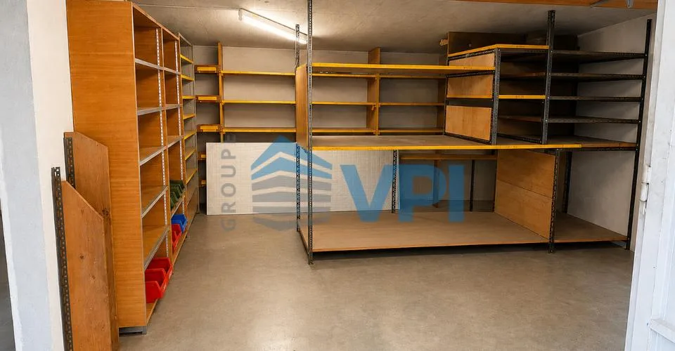 Cointrin - Beau bureau de 120 m2 avec espaces de stockage et places de parking