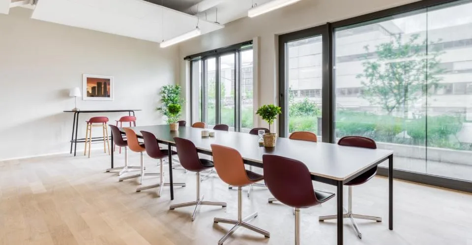 Bureau privé pour 5 à Regus Airport