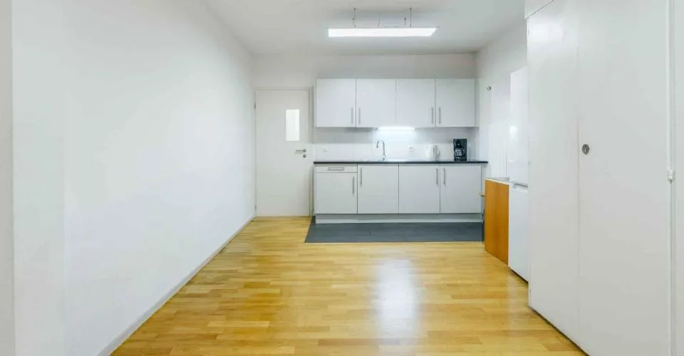 Nations - Gare - CHF 340.--m2-an - Bureaux d'environ 183 m²