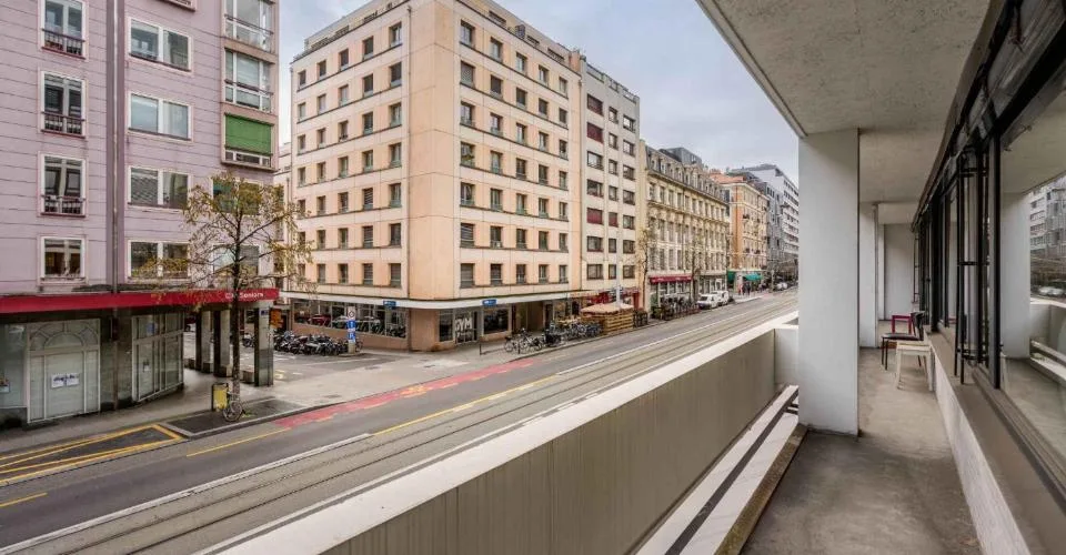Nations - Gare - CHF 340.--m2-an - Bureaux d'environ 183 m²