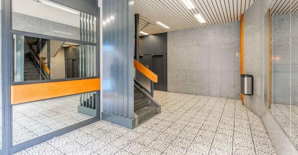 Nations - Gare - CHF 340.--m2-an - Bureaux d'environ 183 m²