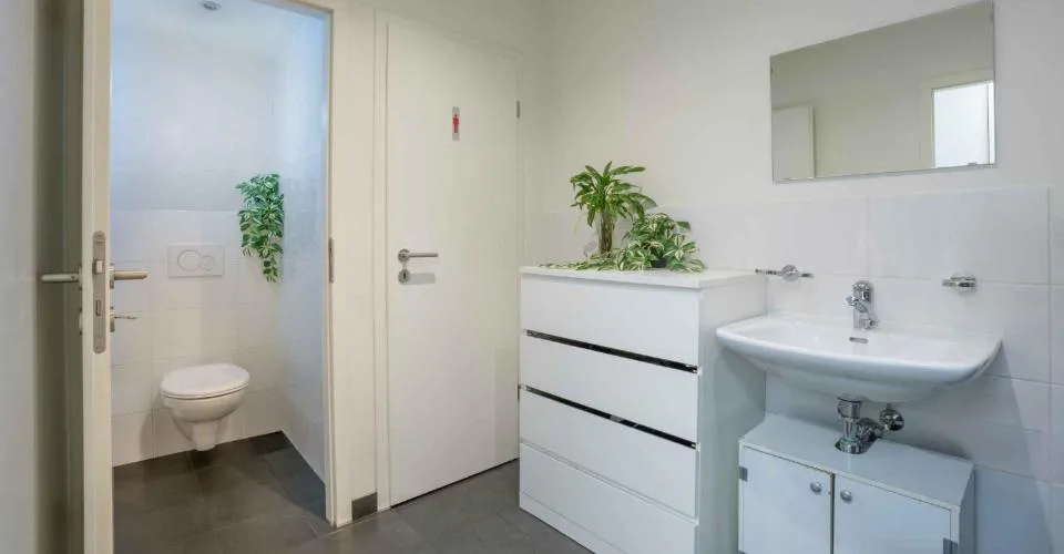Nations - Gare - CHF 340.--m2-an - Bureaux d'environ 183 m²