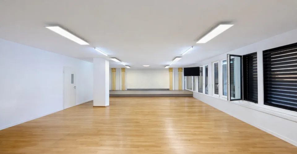 Nations - Gare - CHF 340.--m2-an - Bureaux d'environ 183 m²