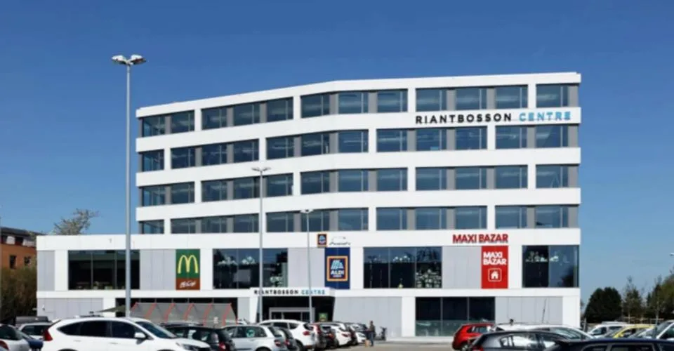 Surfaces administratives au sein d'un centre d'activité