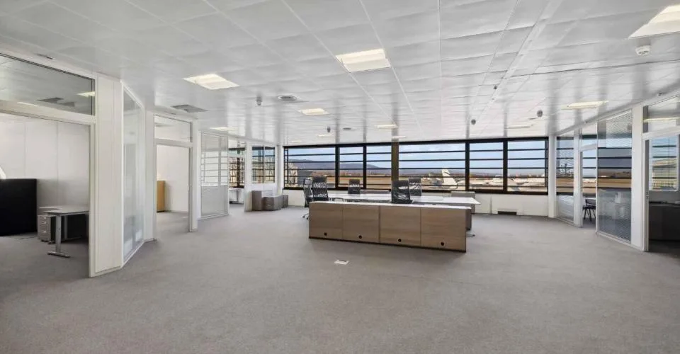 Meyrin - Aéroport - CHF 380.--m2-an - Bureaux d'environ 293m2