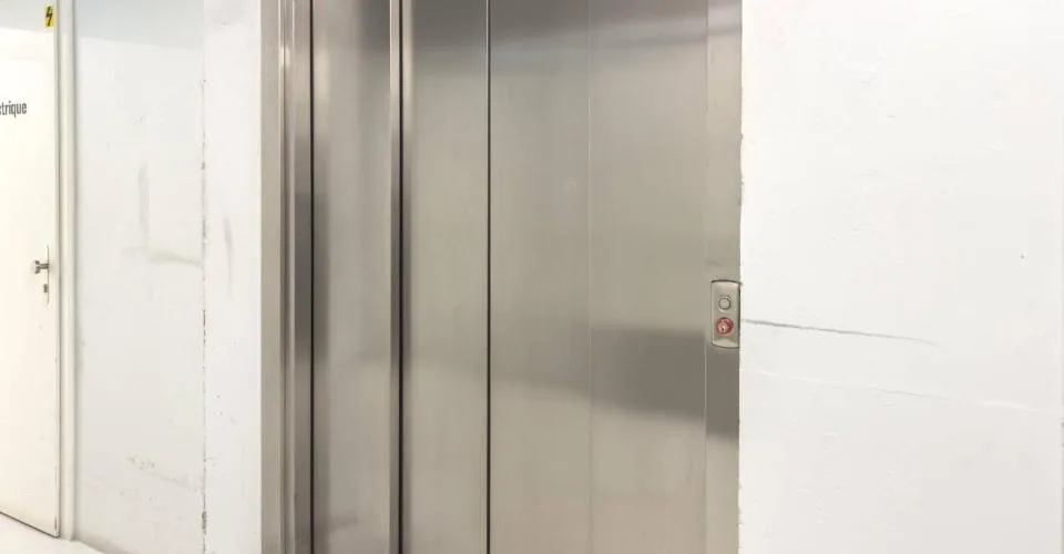 Magnifiques surfaces commerciales-bureaux à louer à Plan-les-Ouates