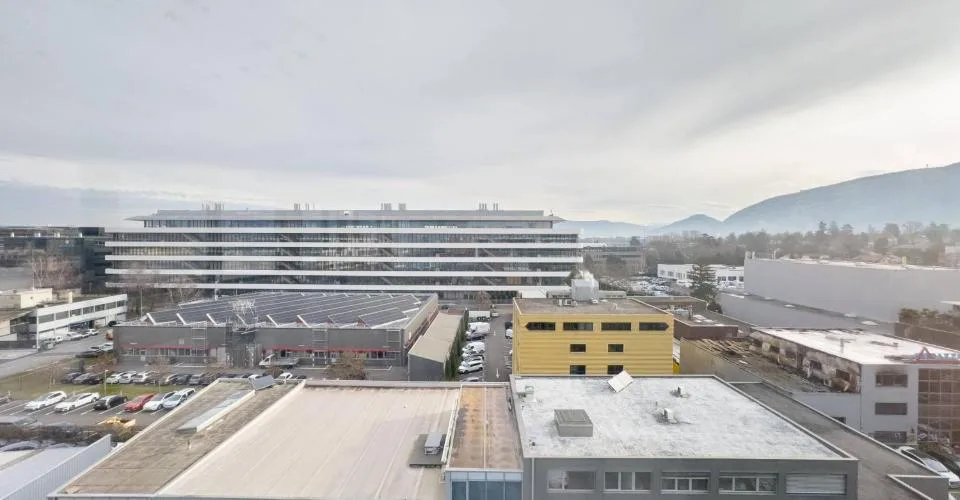 Magnifiques surfaces commerciales-bureaux à louer à Plan-les-Ouates