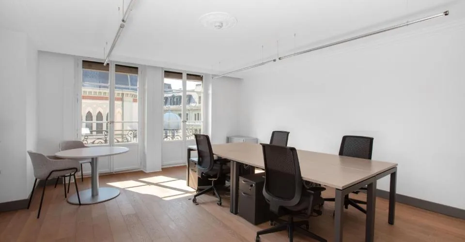 Bureau privé pour 3 à Signature Quartier des Banques