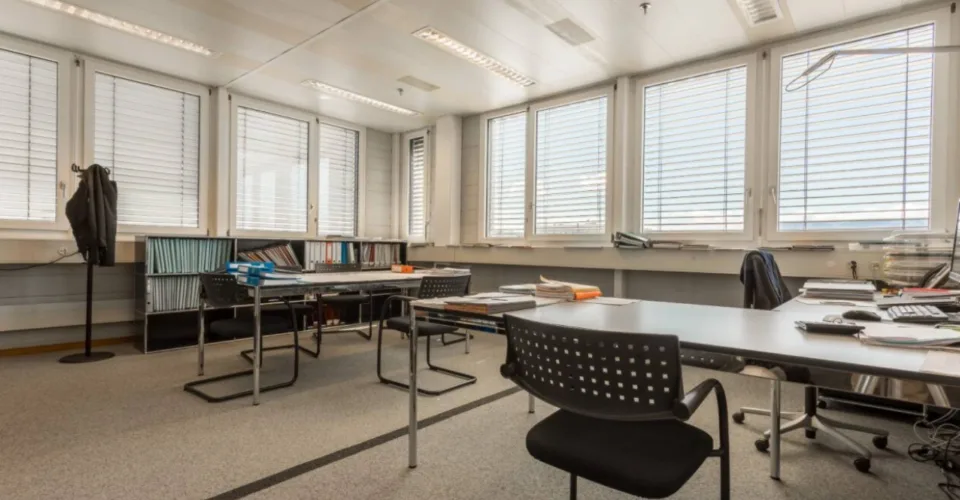 Locaux de 1016 m2 au 2ème étage Zone FTI