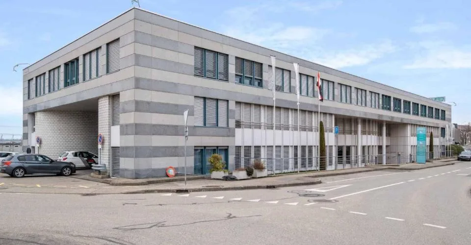 Bureaux de 78 m2 lumineux à proximité de l'aéroport et de la Place des Nations
