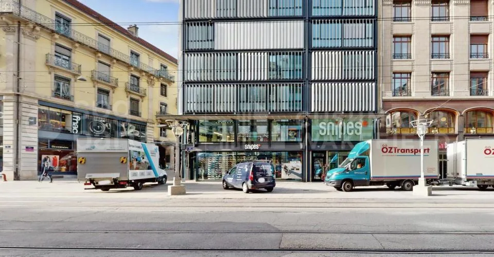 Rive 10 - Bureaux lumineux en étage élevé Rue de Rive