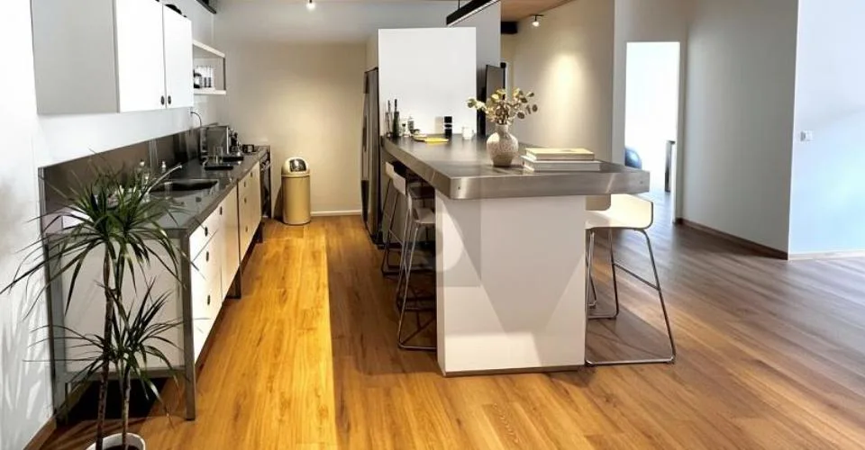 ESPACE DE TRAVAIL MODERNE ET INSPIRANT