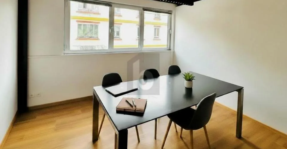 ESPACE DE TRAVAIL MODERNE ET INSPIRANT