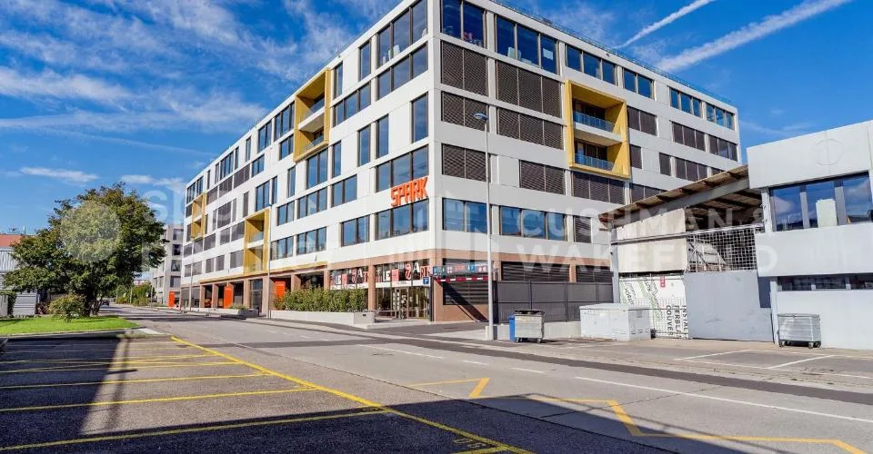 SPARK - Bureaux et ateliers dans un bâtiment contemporain certifié Minergie