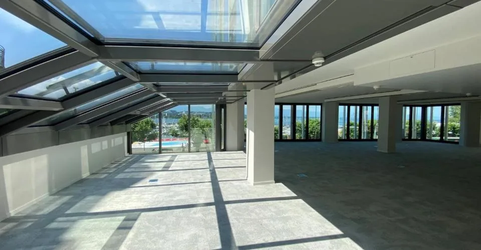 Belles surfaces administratives avec vue sur le lac