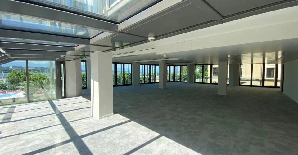 Belles surfaces administratives avec vue sur le lac