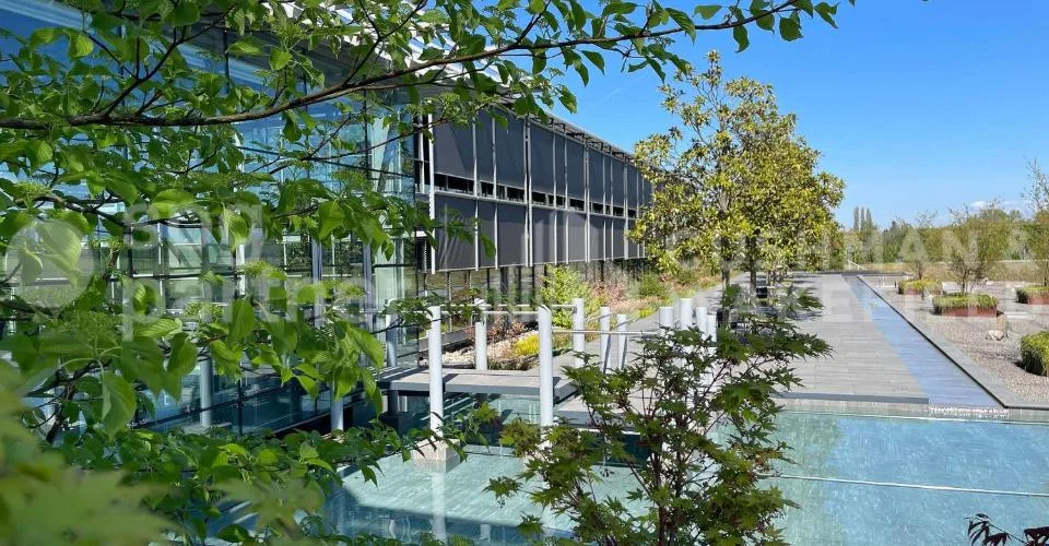 Grande surface de bureaux aménagés de 1’450 m² à louer - Onyx Business Park