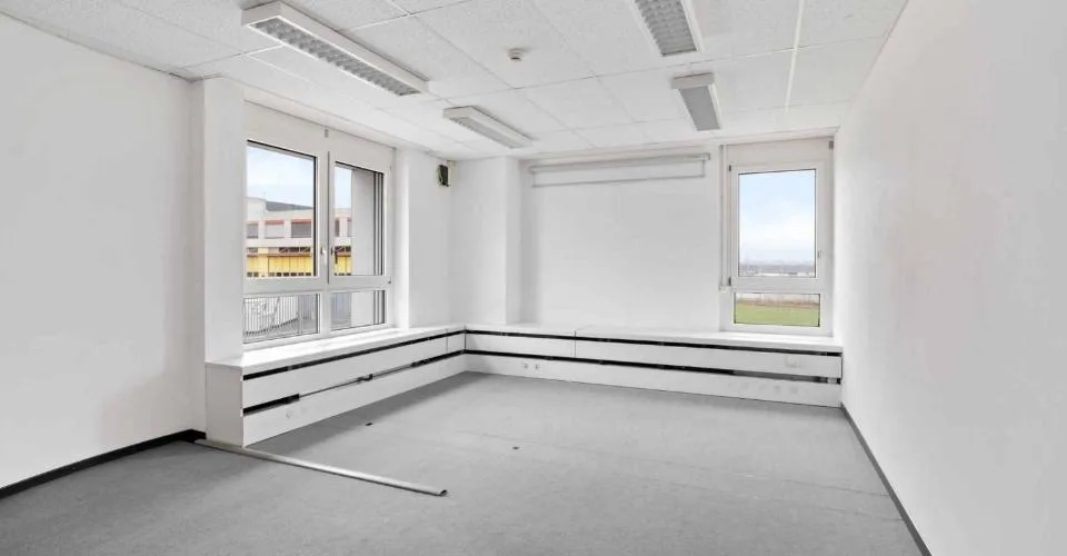 Bureaux de 484m2 lumineux à proximité de l'aéroport et de la Place des Nations