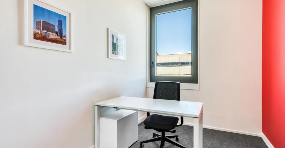 Bureau privé pour 3 à Regus Airport