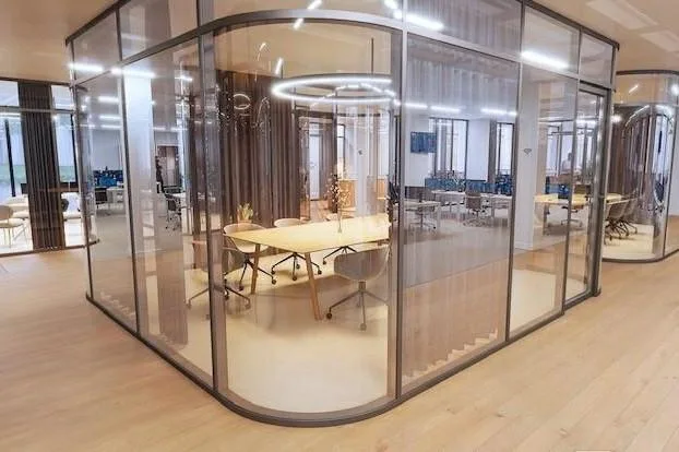 800 m² de bureaux en plein centre et à deux pas du Lac