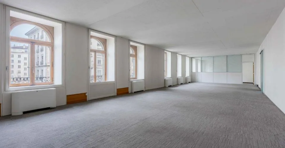 Gare Cornavin - CHF 561.--m2-an - Bureau au 2ème étage de 185m²