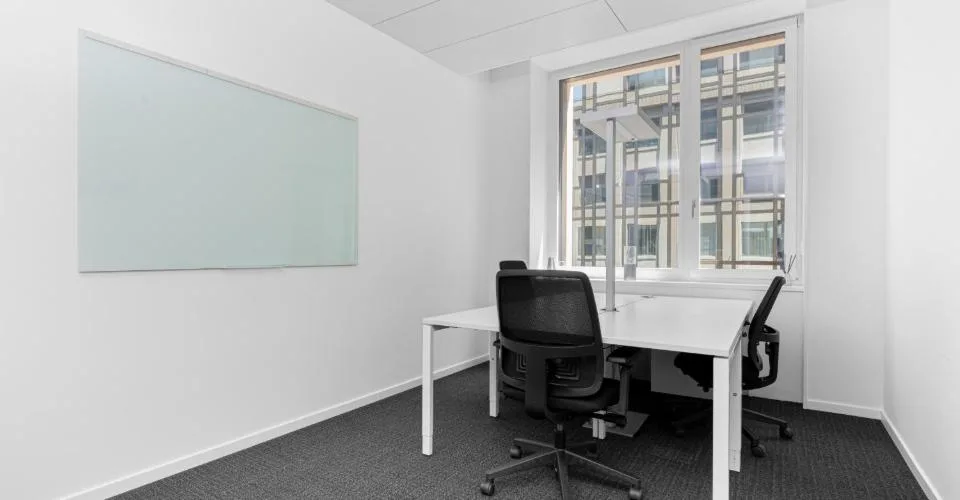 Bureau privé pour 3 à Regus Rhone 8
