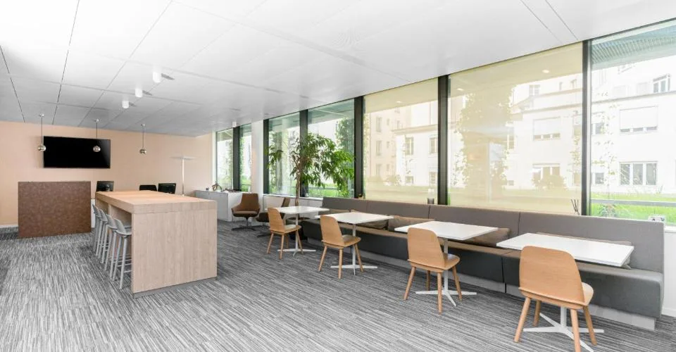 Bureau privé pour 3 à Regus Rhone 8