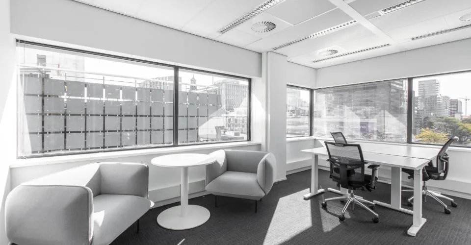 Bureau privé pour 3 à Regus Rhone 8