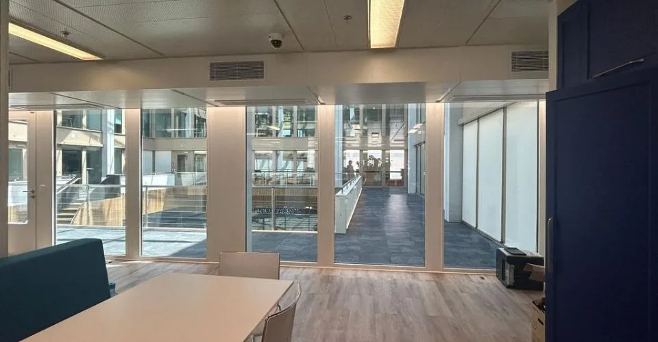 Surface de 142 + 228 m2 soit 370 m2 au Geneva Business Center à Lancy