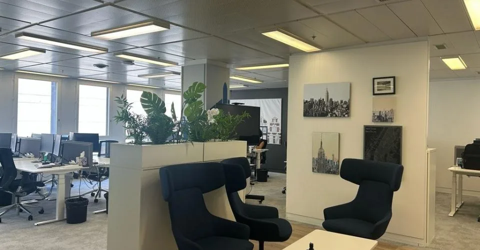 Surface de 142 + 228 m2 soit 370 m2 au Geneva Business Center à Lancy