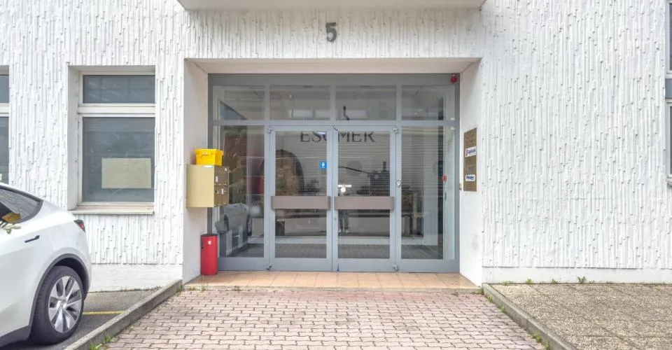 Surface de bureaux-ateliers de 337m2 à Satigny