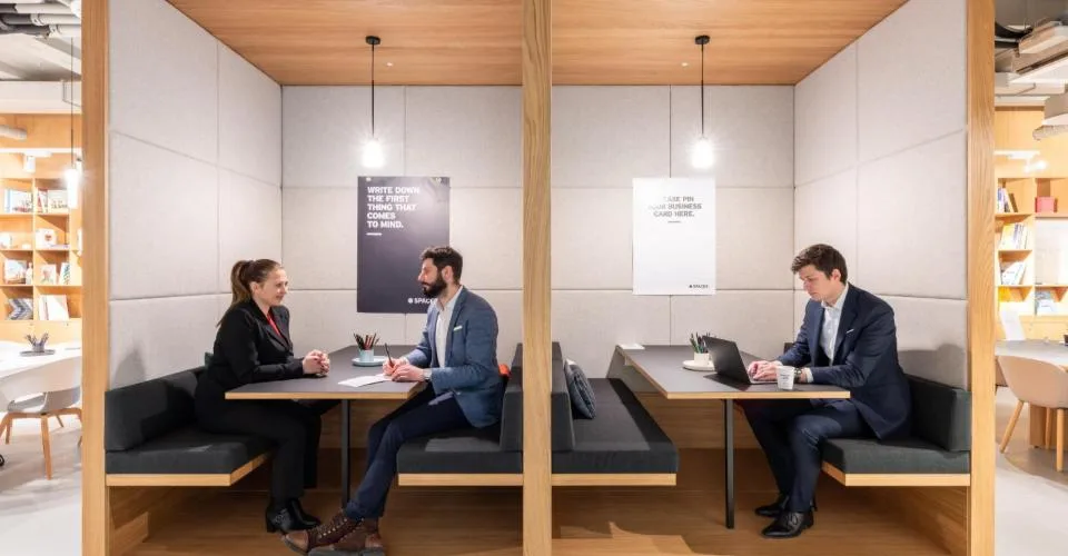 Bureau sur mesure pour 3 à Spaces Nations