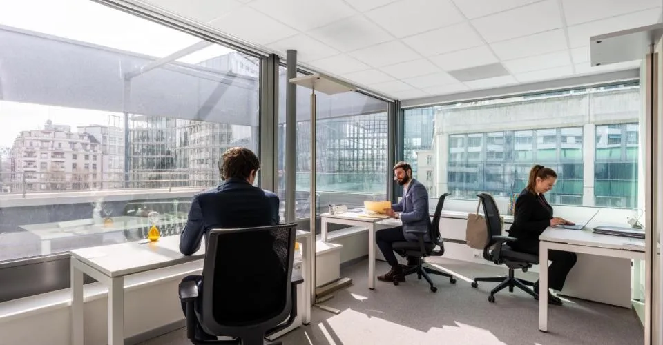 Bureau sur mesure pour 3 à Spaces Nations