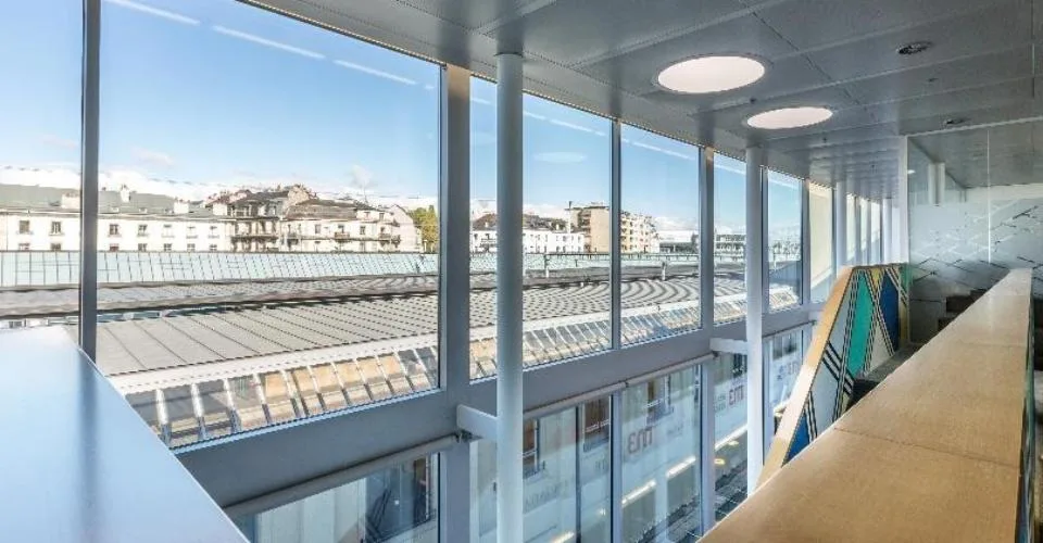 Vos équipes au point de connexion le plus puissant de Genève