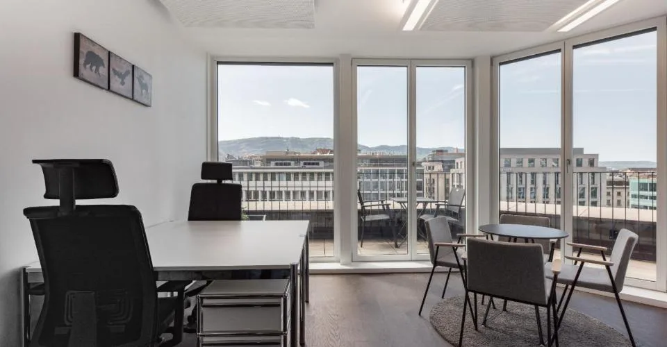 Bureau design pour 10 à Spaces Quai de l'Ile