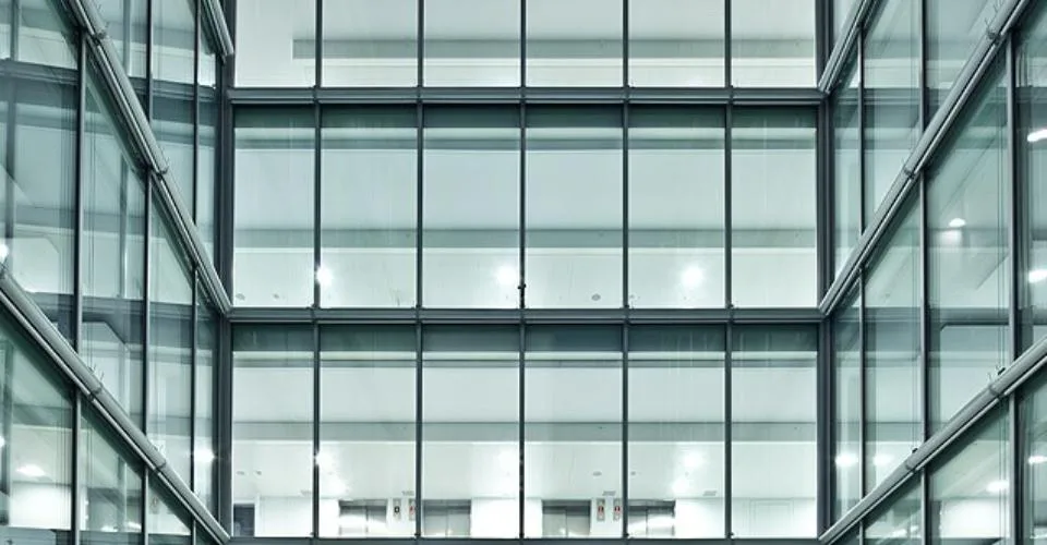 Bureaux haut standing – Rue du Rhône dans un immeuble représentatif