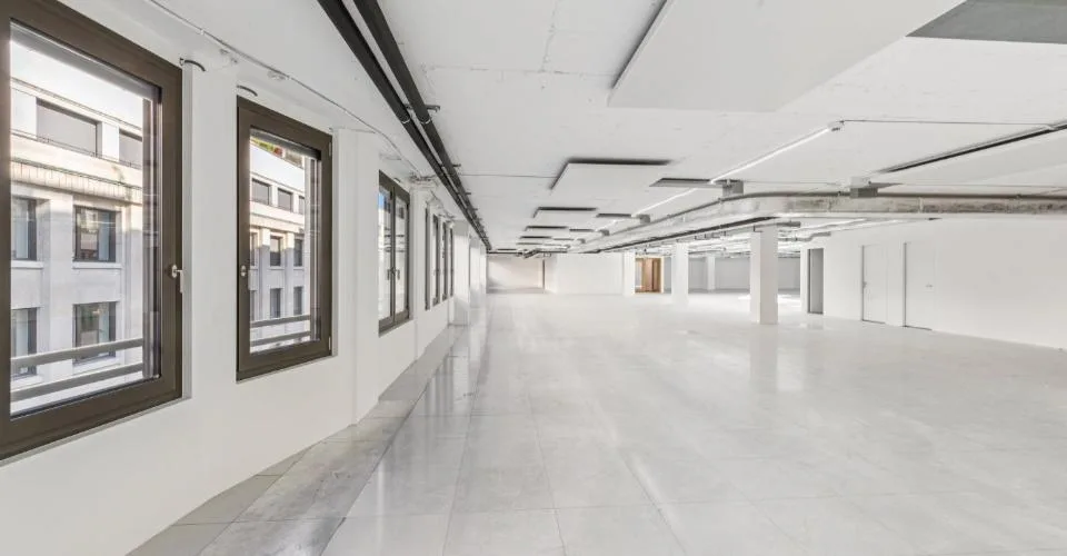 Dans un immeuble rénové, au cœur de la Rue du Rhône à Genève, surface de bureaux premium et attractives