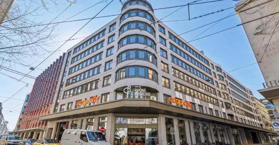 Dans un immeuble rénové, au cœur de la Rue du Rhône à Genève, surface de bureaux premium et attractives