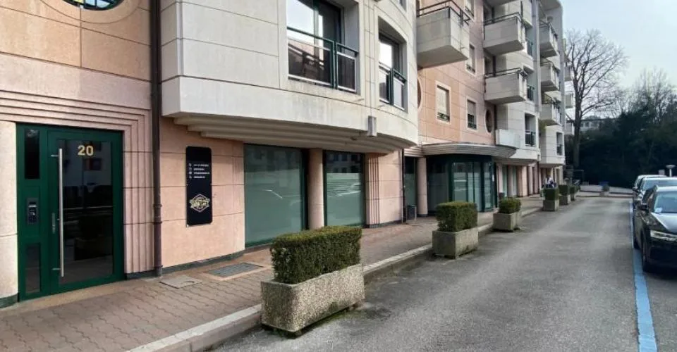 Arcade dans un quartier résidentiel