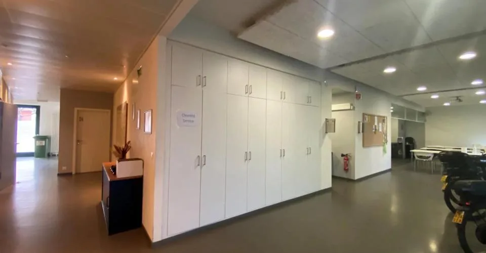 Arcade dans un quartier résidentiel