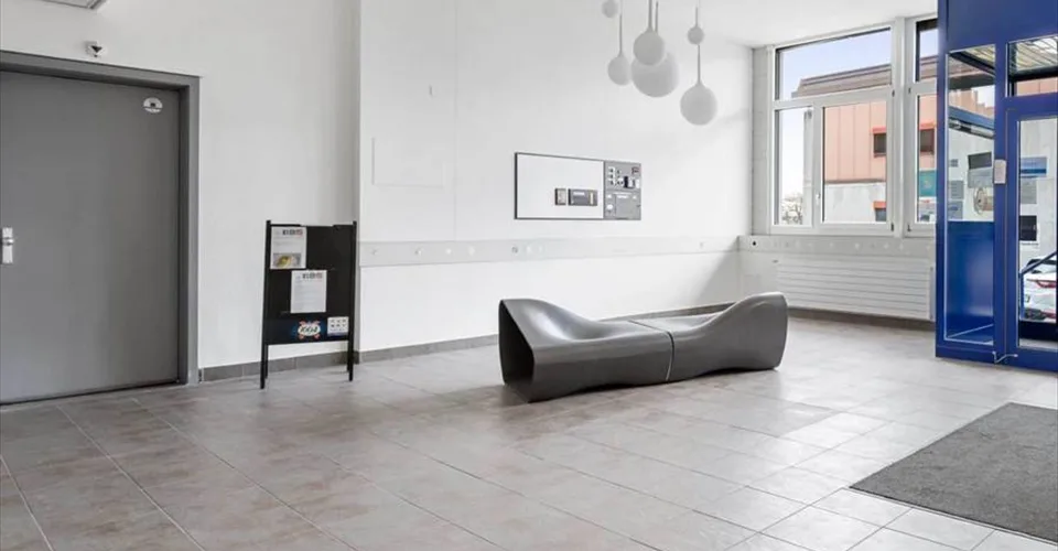 Locaux de 860 m2 au 2ème étage Zone FTI